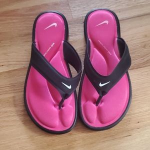 NWOT Nike Black and Pink Flip Flops
